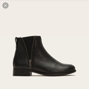 Frye Carly zip Chelsea boot